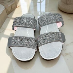 JBU SPORT Gray Floral Perforated Wildflower Round Toe Wedge Sandals Size 6.5